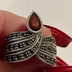 MARCASITE GARNET & STERLING SILVER RING STAMPED 925 Size 6.25